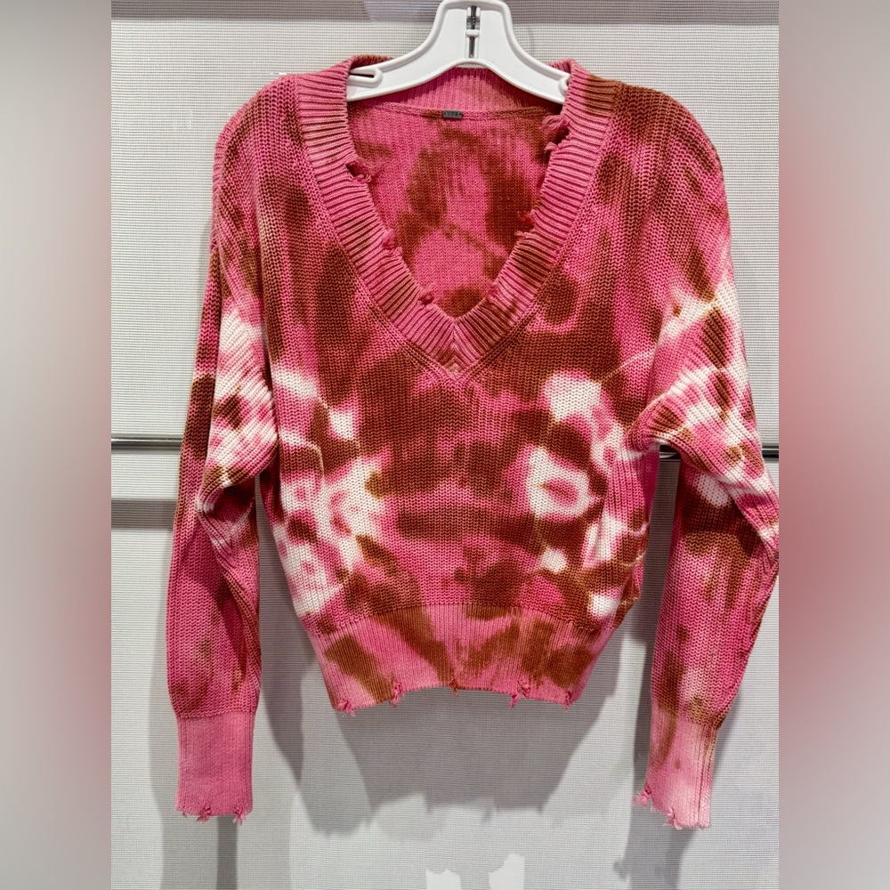 Brand New Never Been Worn YFB Pink and cognac Tie Dye L/S Vneck Crop Sweater